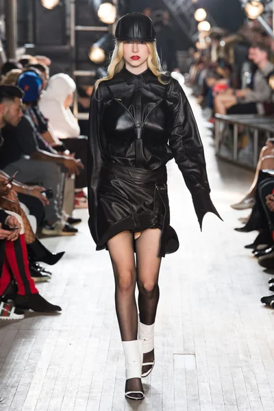 Look 28